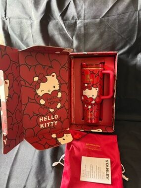 New Stanley 40oz Red Special Hello Kitty Hearts with Box Dust Bag Straw Topper